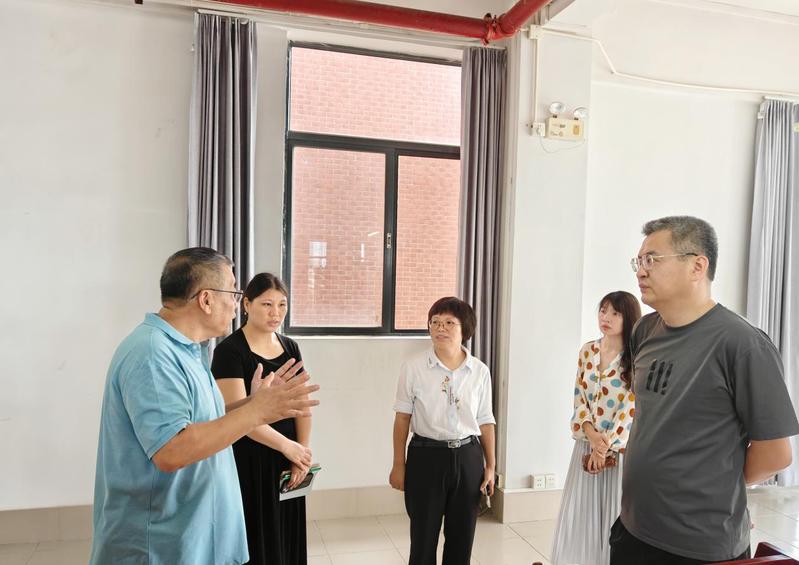 聚焦服务与育人——学校党委副书...