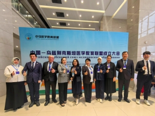 常务副校长马俊与国际交流中心应...
