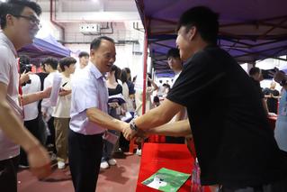 拓岗位、谋新篇！书记校长带队访...