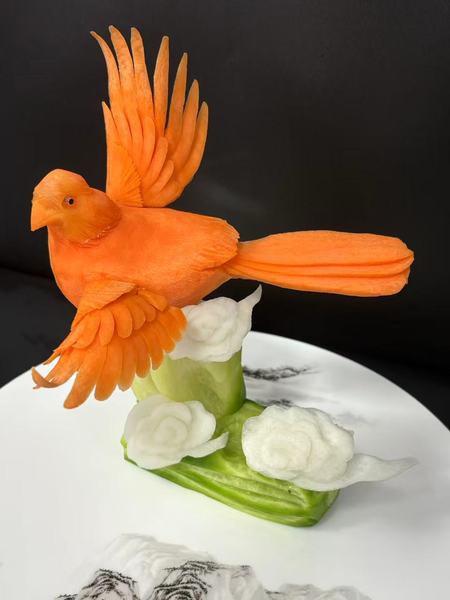 食品雕刻与菜点装饰-展翅高飞