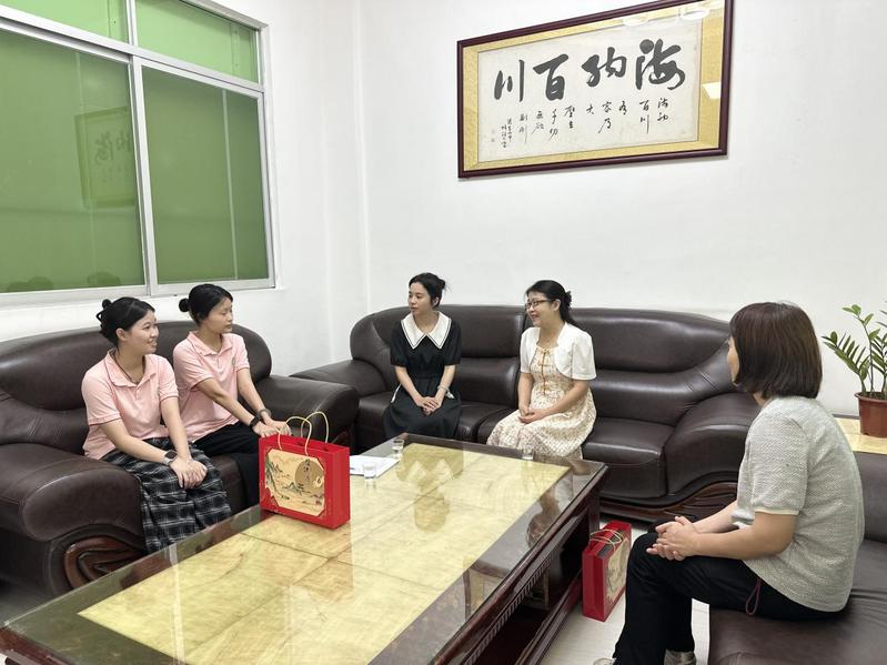 双节送温暖，幼教暖童心