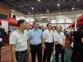 群贤毕至启杏林新篇 校企联袂筑...
